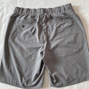 Under Armour Golf HeatGear Mens Shorts 36 (Measures 34) Gray